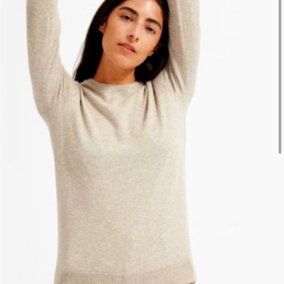 Everlane | Cashmere Crew Neck Sweater - Picture 8 of 9